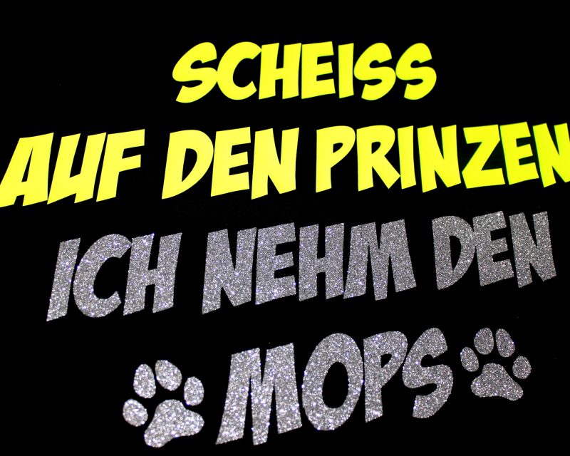 Gestaltung nach Wunsch unserer Kundin mittels Neoneffekt- und Glitzerfolie