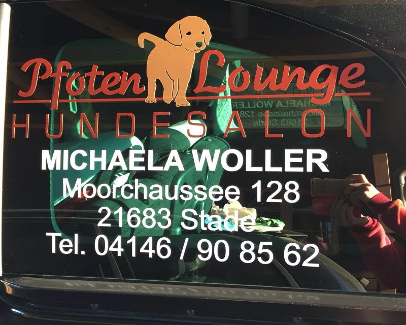 Seitenscheibenbeschriftung für die Pfotenlounge