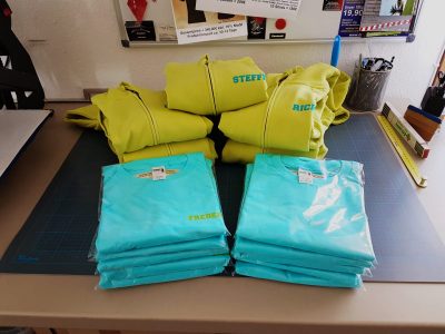 Sweatshirts & Shirts für das Jugendhaus